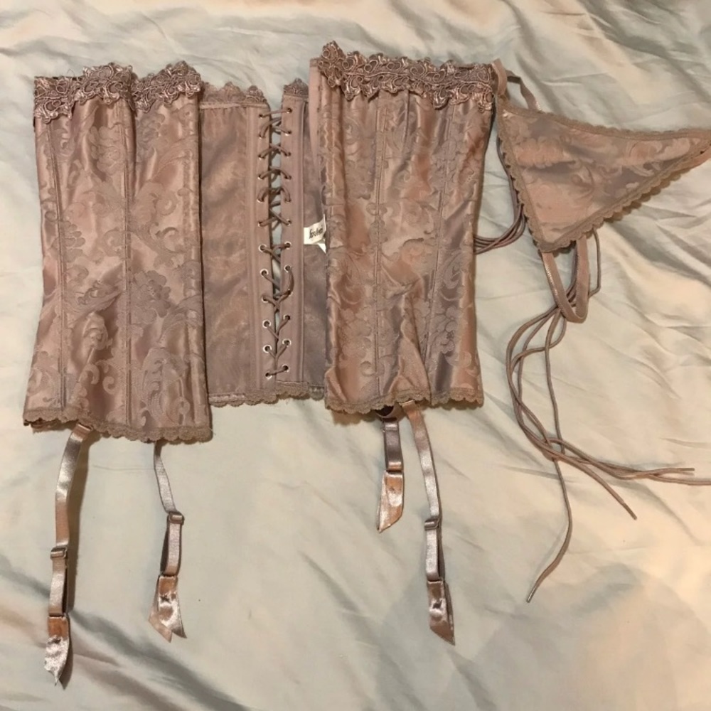 Fredrick’s of Hollywood size 36 corset set